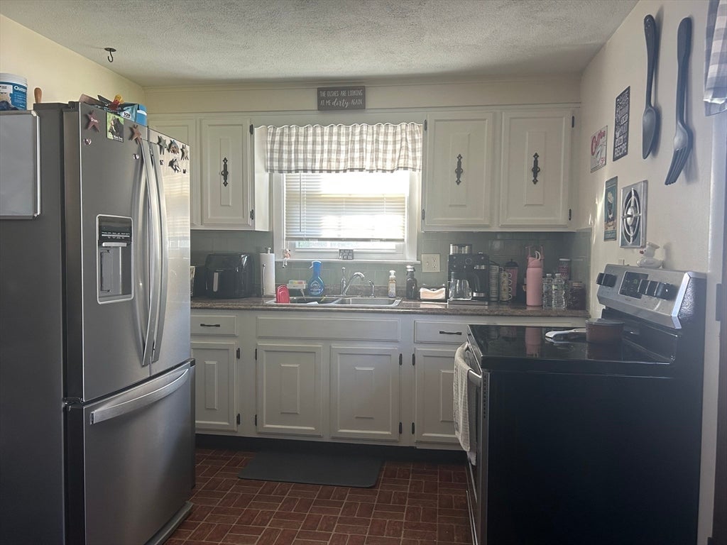 387 Mendon Rd, Attleboro, MA, 387 Mendon Rd, Attleboro, MA Photo #3