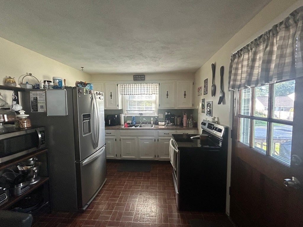 387 Mendon Rd, Attleboro, MA, 387 Mendon Rd, Attleboro, MA Photo #4