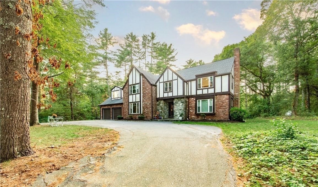 6 Running Stream Road