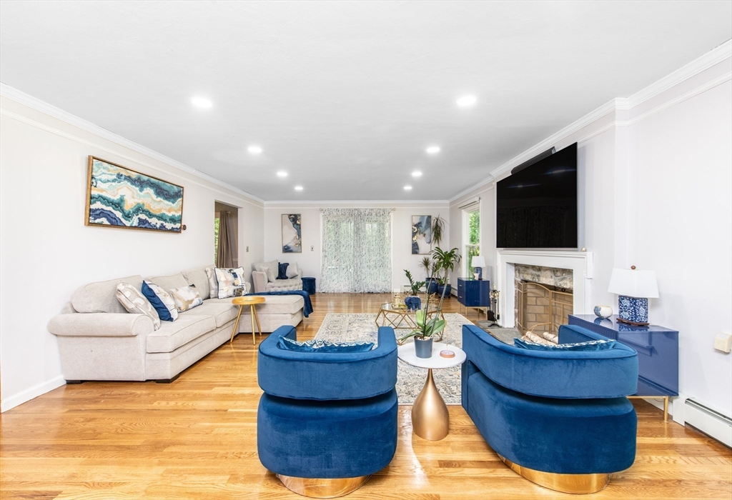 6 Running Stream Road