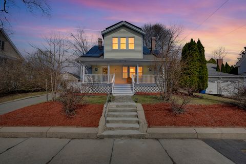 Photo of 14 Vassar St, Leominster, MA 01453 (MLS # 73489786)