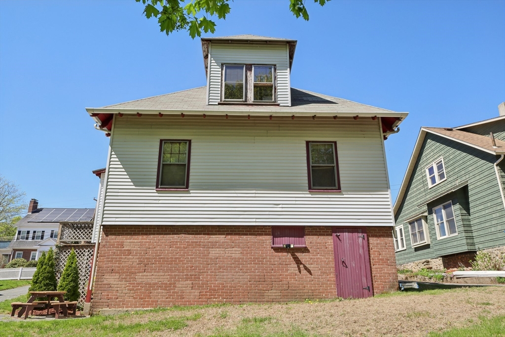 Milford, Massachusetts 01757, United States, 5 Bedrooms Bedrooms, ,2 BathroomsBathrooms,Residential,Pending,123317