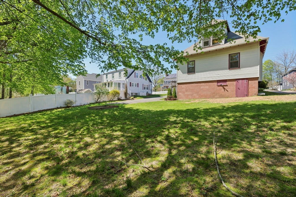 Milford, Massachusetts 01757, United States, 5 Bedrooms Bedrooms, ,2 BathroomsBathrooms,Residential,Pending,123317