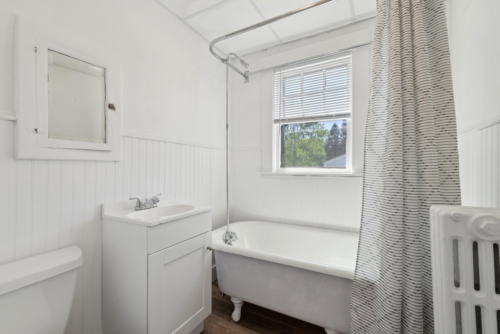 Milford, Massachusetts 01757, United States, 5 Bedrooms Bedrooms, ,2 BathroomsBathrooms,Residential,Pending,123317