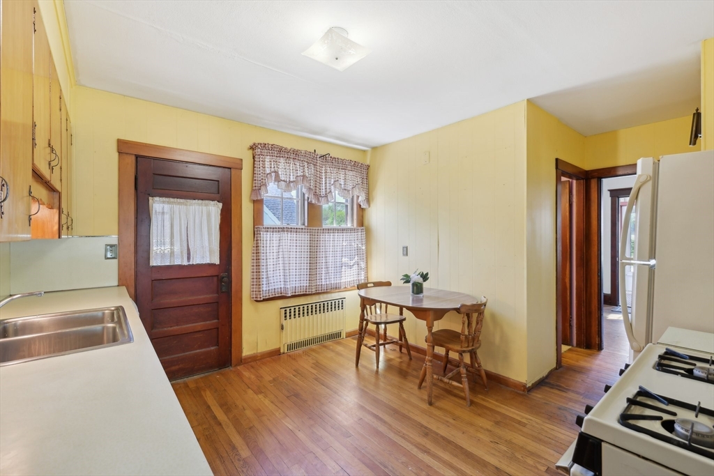 Milford, Massachusetts 01757, United States, 5 Bedrooms Bedrooms, ,2 BathroomsBathrooms,Residential,Pending,123317