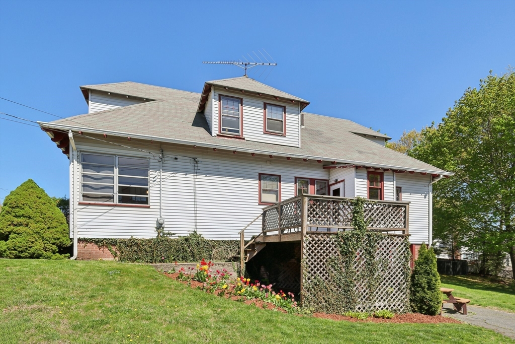 Milford, Massachusetts 01757, United States, 5 Bedrooms Bedrooms, ,2 BathroomsBathrooms,Residential,Pending,123317