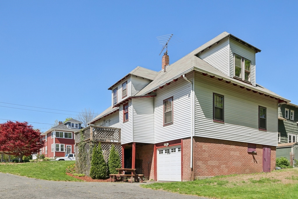 Milford, Massachusetts 01757, United States, 5 Bedrooms Bedrooms, ,2 BathroomsBathrooms,Residential,Pending,123317