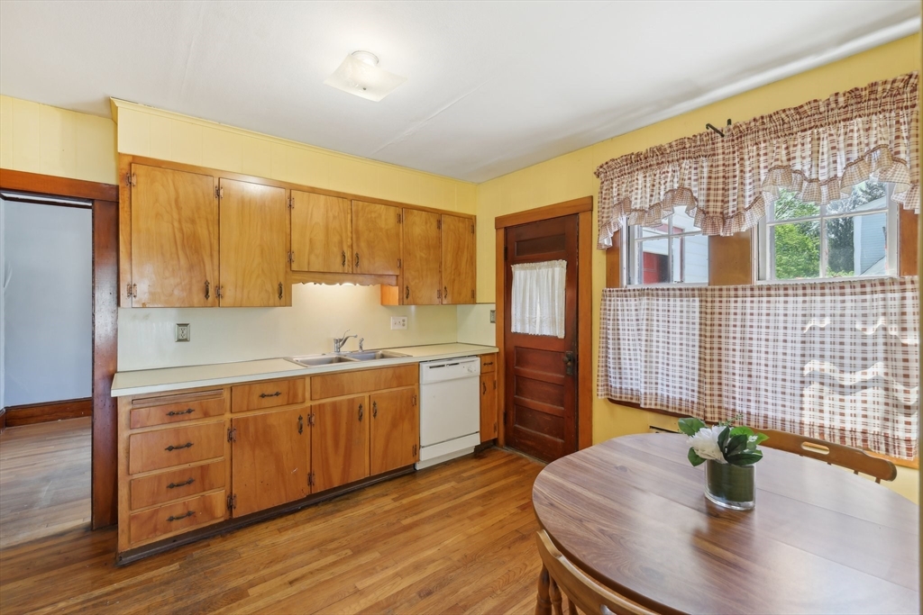 Milford, Massachusetts 01757, United States, 5 Bedrooms Bedrooms, ,2 BathroomsBathrooms,Residential,Pending,123317