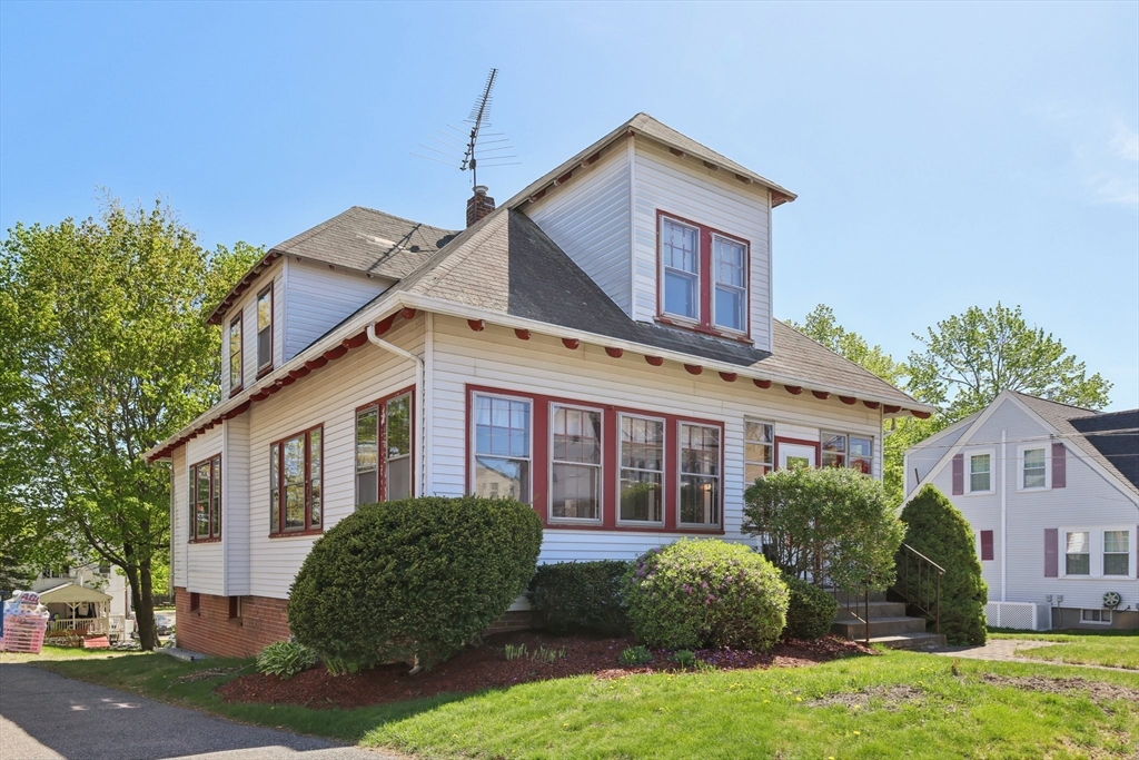 Milford, Massachusetts 01757, United States, 5 Bedrooms Bedrooms, ,2 BathroomsBathrooms,Residential,Pending,123317