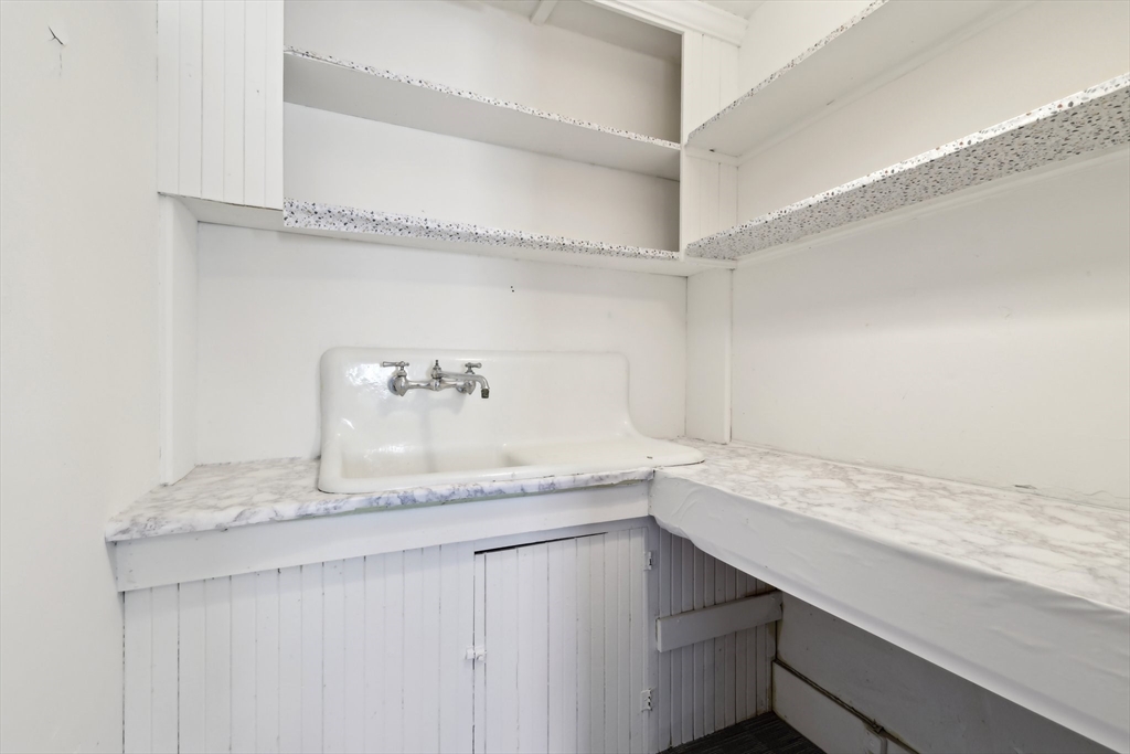 Milford, Massachusetts 01757, United States, 5 Bedrooms Bedrooms, ,2 BathroomsBathrooms,Residential,Pending,123317