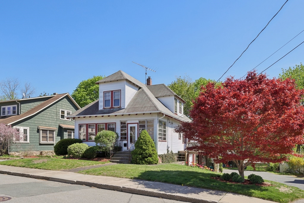 Milford, Massachusetts 01757, United States, 5 Bedrooms Bedrooms, ,2 BathroomsBathrooms,Residential,Pending,123317