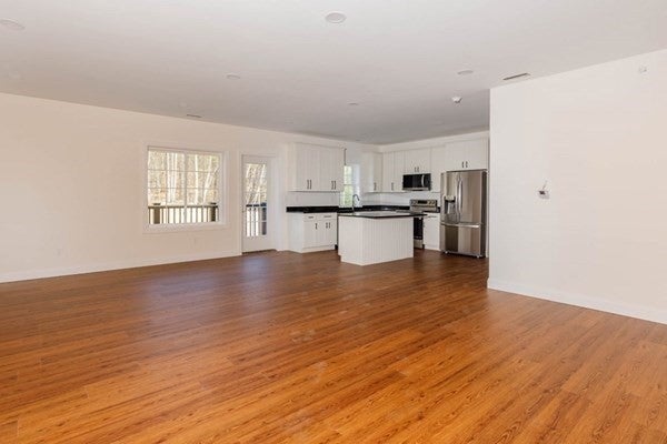 150 State Rd E 1