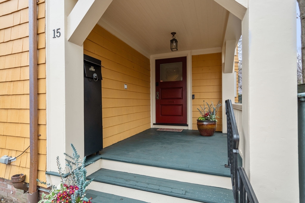 15 Traill Street