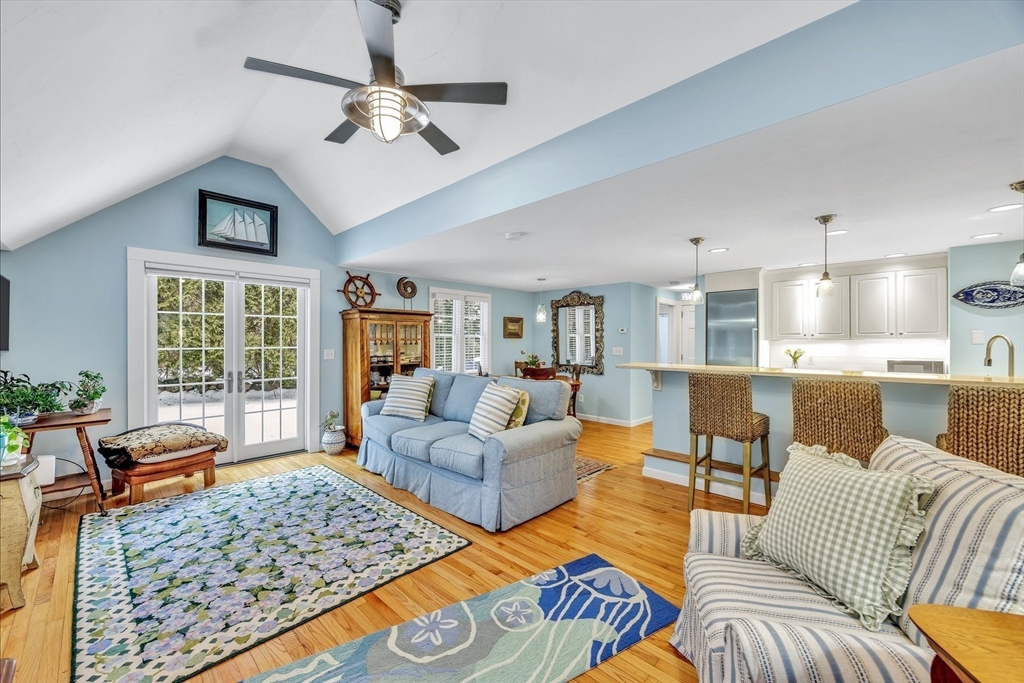 224 N Falmouth Hwy 2U