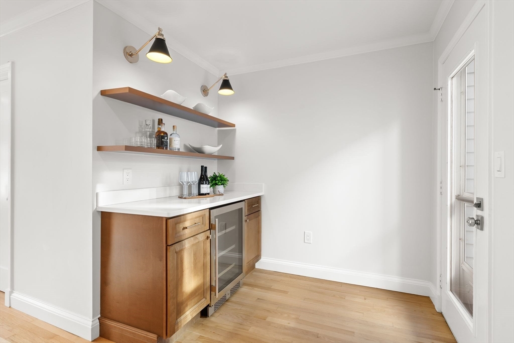713-725 E 7th St 715