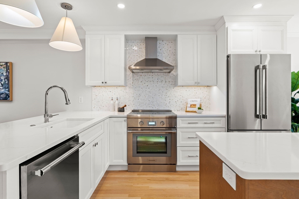 713-725 E 7th St 715