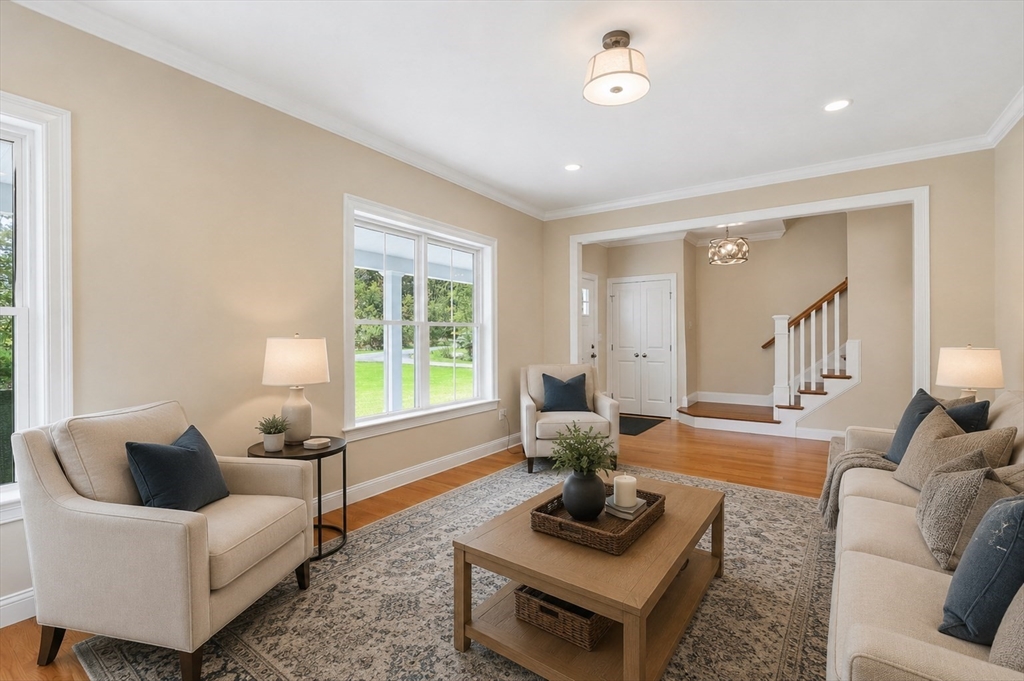 10 Homes Ave, Franklin, MA Photo #6