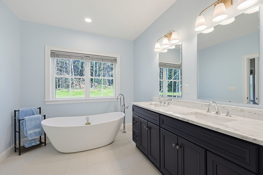 10 Homes Ave, Franklin, MA Photo #23