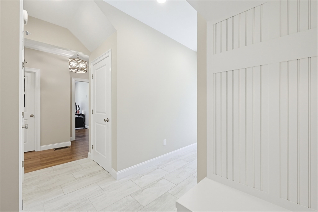 10 Homes Ave, Franklin, MA Photo #16