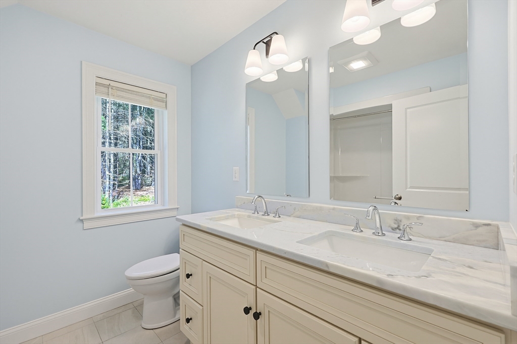 10 Homes Ave, Franklin, MA Photo #27