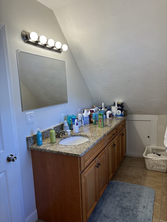 Andover, Massachusetts 01810, United States, 2 Bedrooms Bedrooms, ,1 BathroomBathrooms,Residential,Active,38645