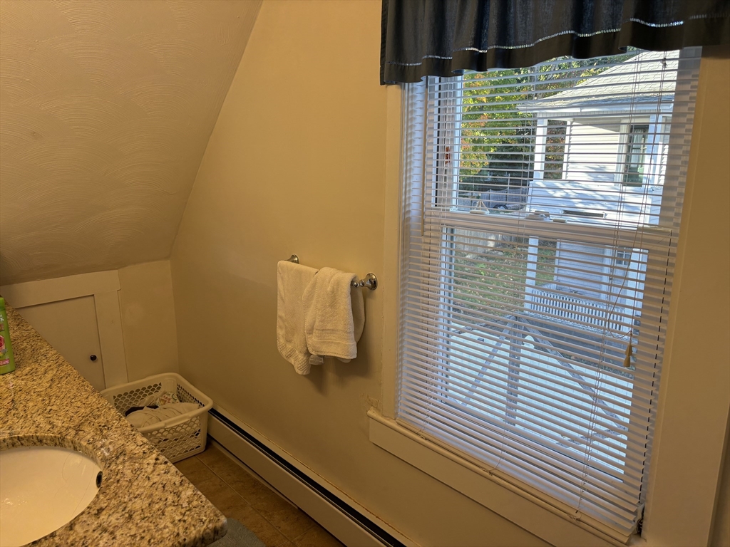 Andover, Massachusetts 01810, United States, 2 Bedrooms Bedrooms, ,1 BathroomBathrooms,Residential,Active,38645