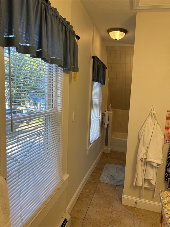 Andover, Massachusetts 01810, United States, 2 Bedrooms Bedrooms, ,1 BathroomBathrooms,Residential,Active,38645