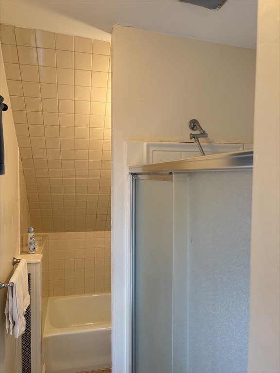 Andover, Massachusetts 01810, United States, 2 Bedrooms Bedrooms, ,1 BathroomBathrooms,Residential,Active,38645