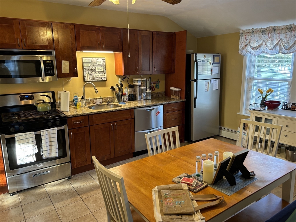 Andover, Massachusetts 01810, United States, 2 Bedrooms Bedrooms, ,1 BathroomBathrooms,Residential,Active,38645