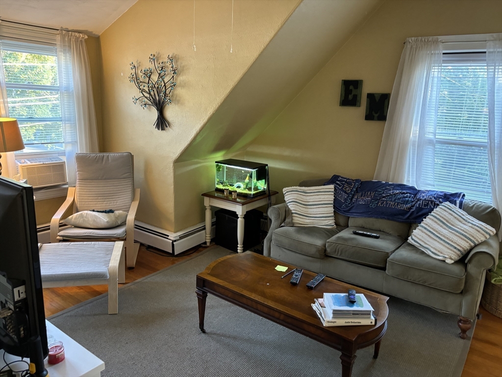 Andover, Massachusetts 01810, United States, 2 Bedrooms Bedrooms, ,1 BathroomBathrooms,Residential,Active,38645