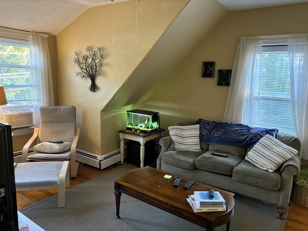 Andover, Massachusetts 01810, United States, 2 Bedrooms Bedrooms, ,1 BathroomBathrooms,Residential,Active,38645