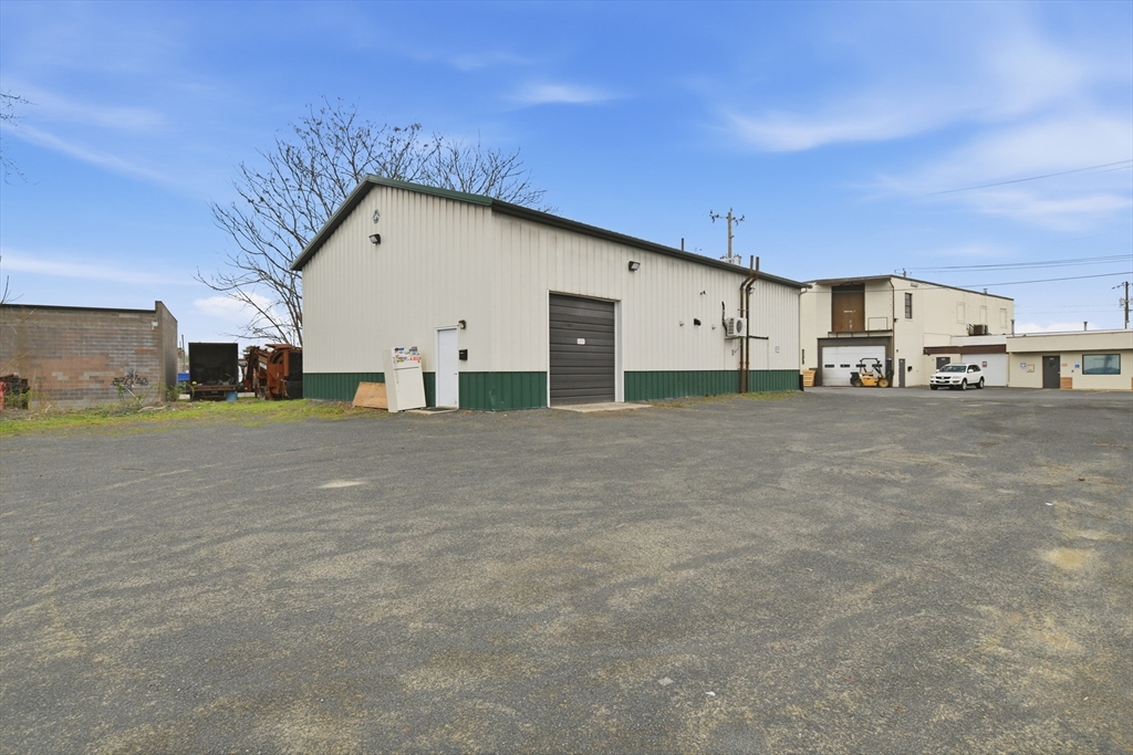 Photo 1 of 7 — 21 Bramble St, West Springfield, MA 01089
