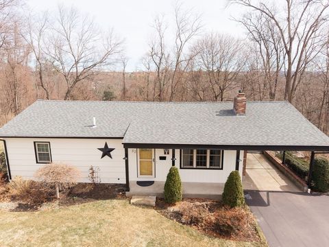 32 Crestwood Dr Southbridge MA 01550