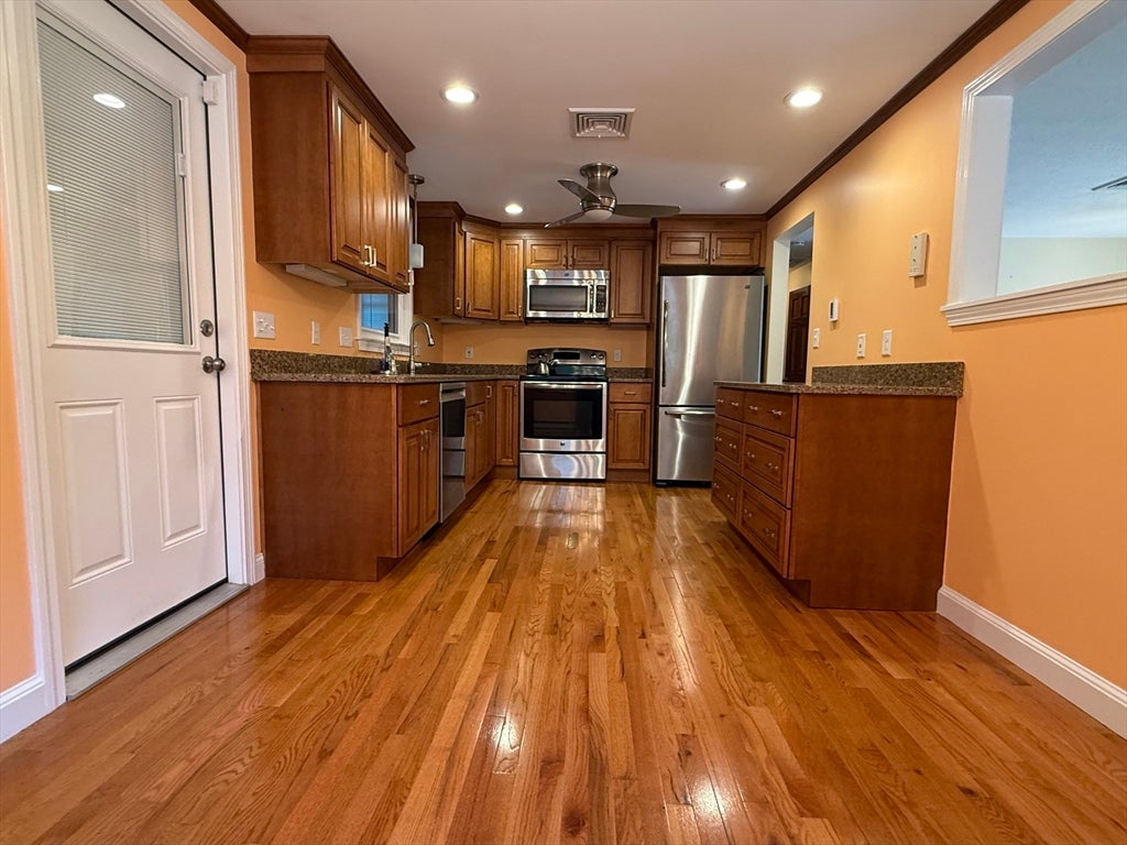 9 Brookdale Circle, Billerica, MA Photo #4