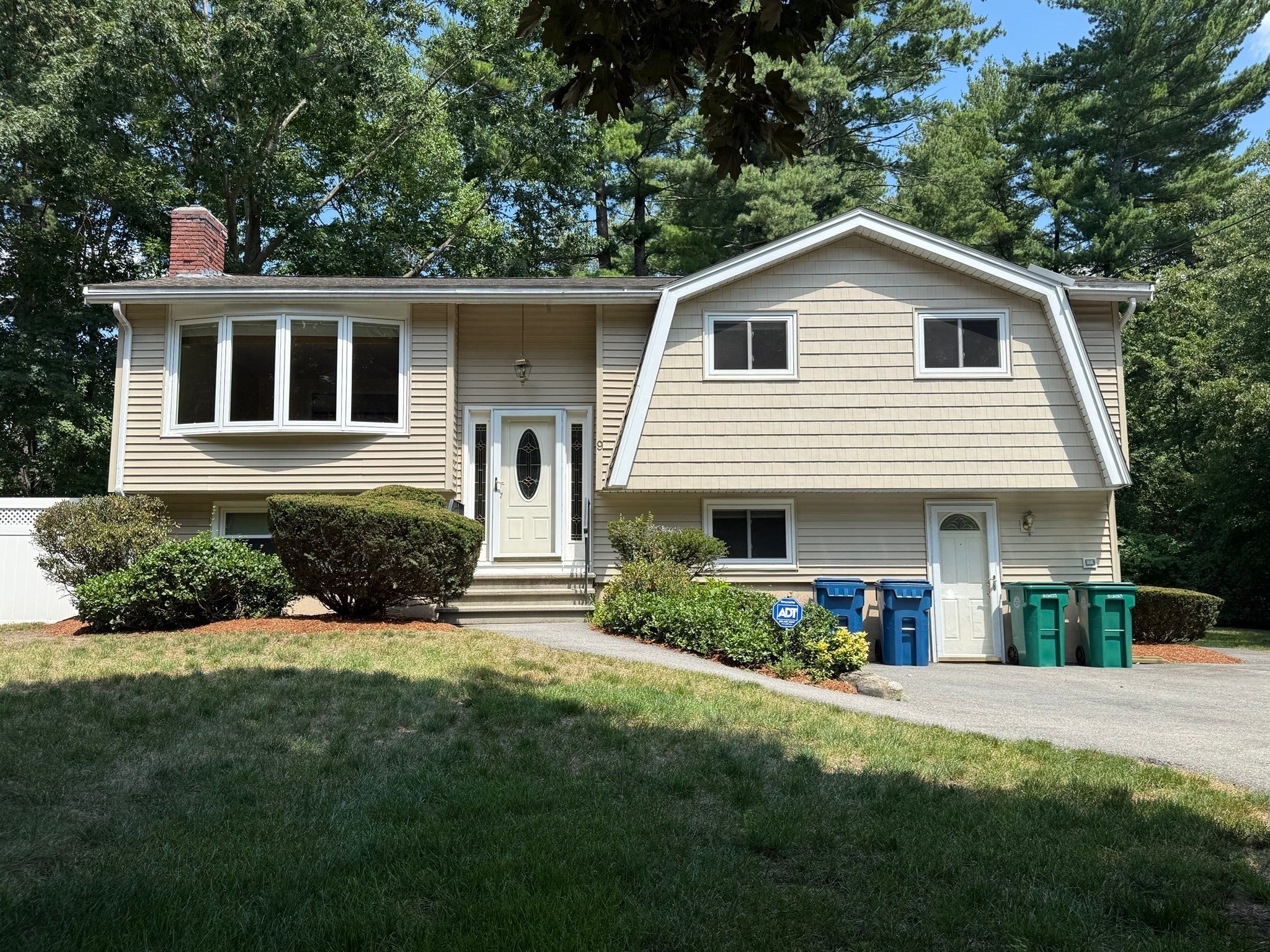 Click for 9 Brookdale Circle, Billerica, MA slideshow