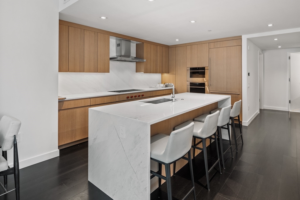 150 Seaport Blvd 12G
