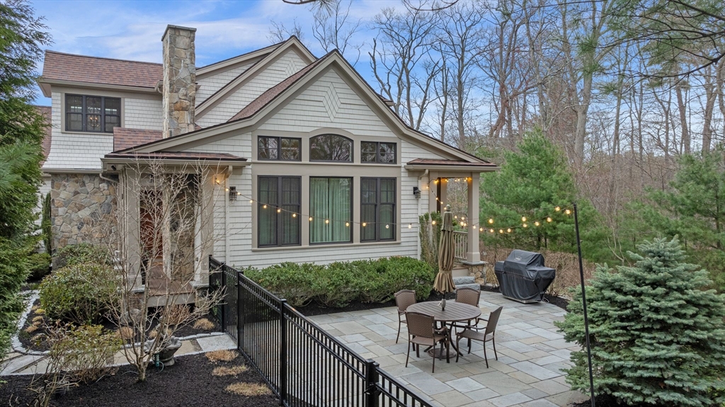 24 Whitehall Cir