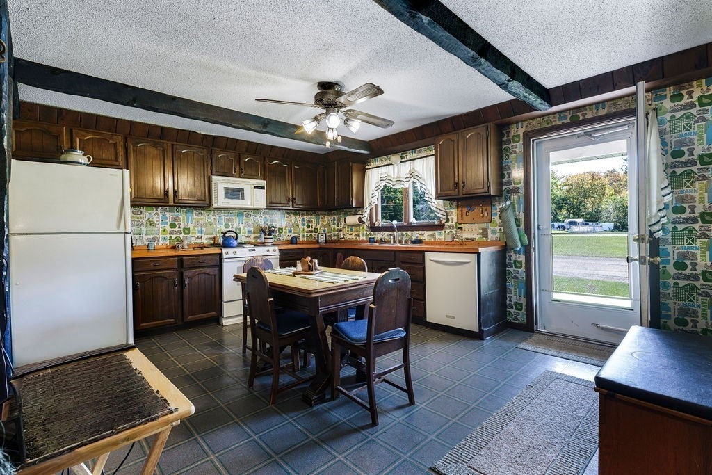 25 Lamoureux Blvd, North Smithfield, RI Photo #5