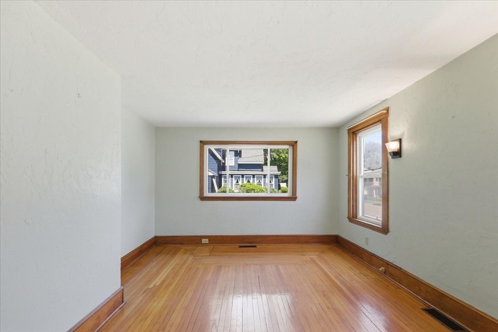 121 Oakdale Ave