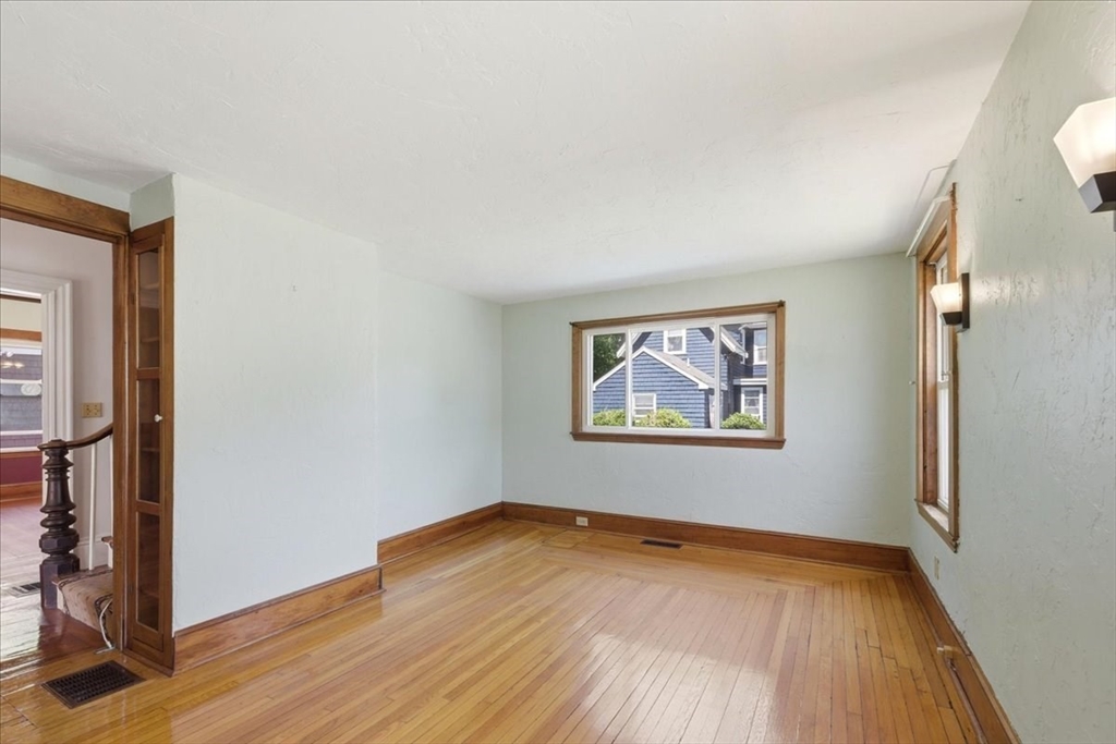 121 Oakdale Ave