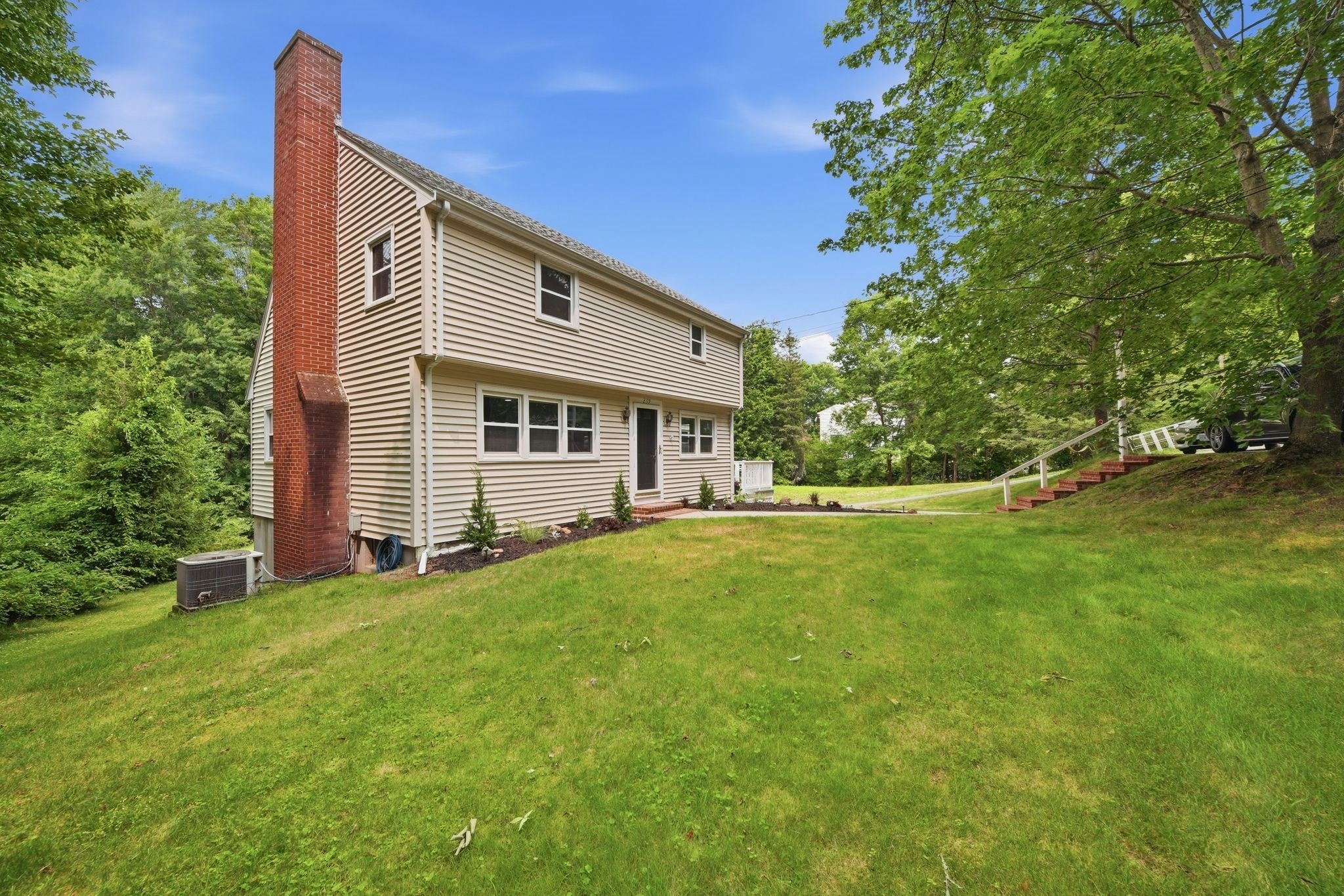 239 W Main St