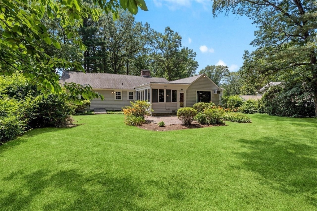 19 Accord Pond Dr