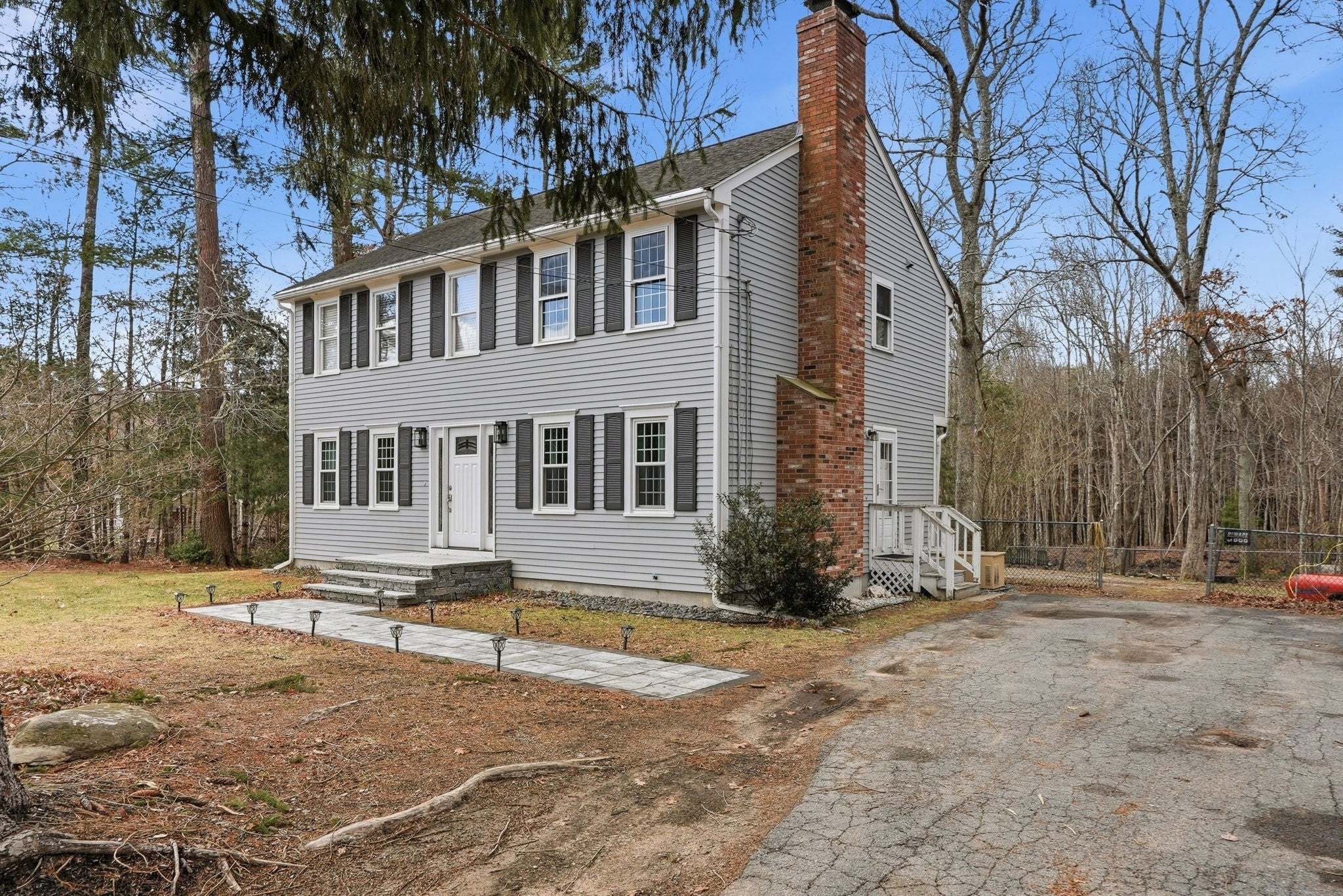 102 County St, Lakeville MA 02347