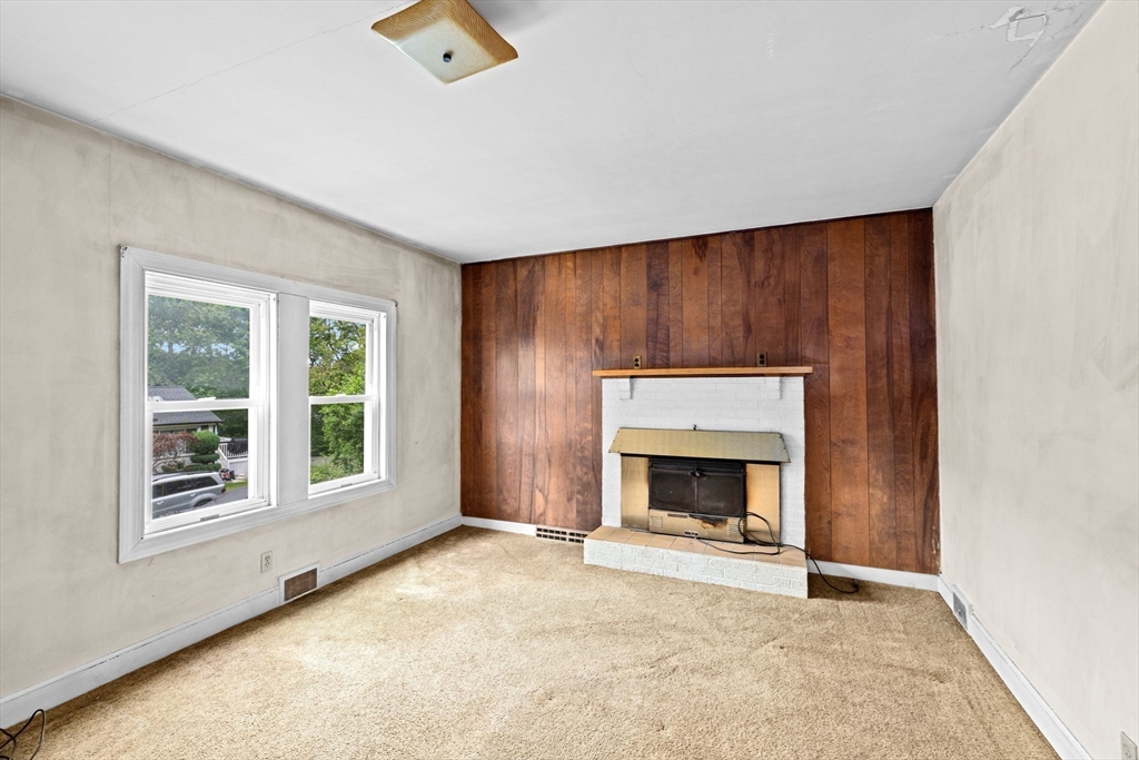 15 Rand St