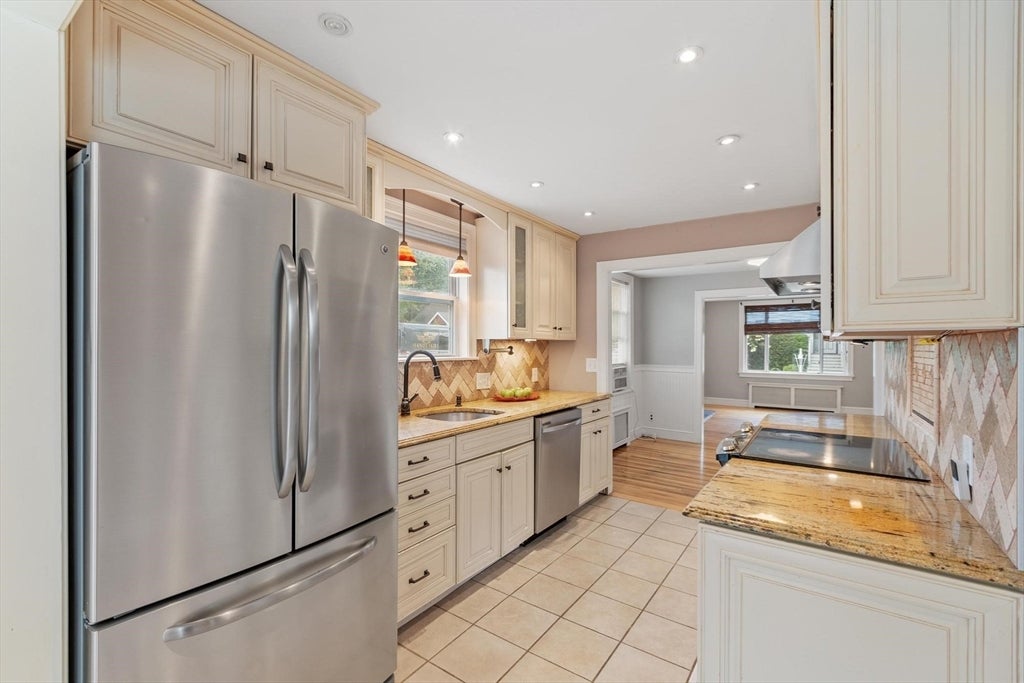 11 Magnolia St, Framingham, MA Photo #11
