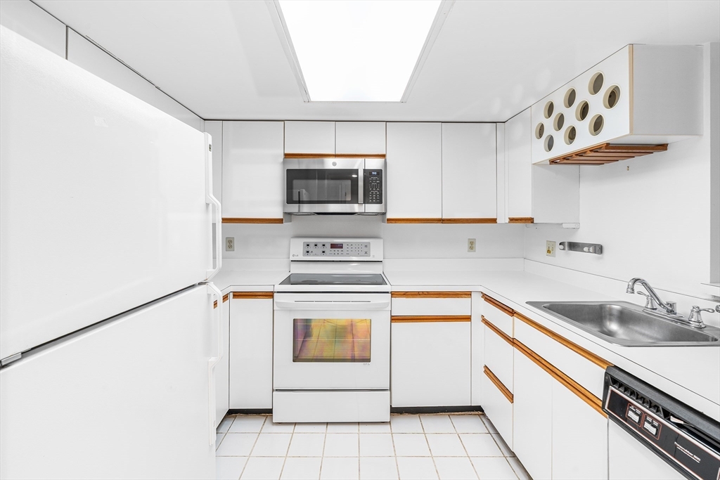 975 Massachusetts Ave 307