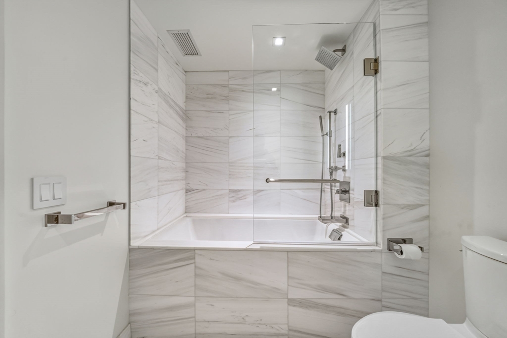 Boston, Massachusetts 02210, United States, 2 Bedrooms Bedrooms, ,3 BathroomsBathrooms,Residential,Active,249978