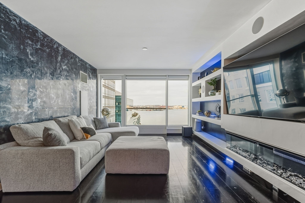 Boston, Massachusetts 02210, United States, 2 Bedrooms Bedrooms, ,3 BathroomsBathrooms,Residential,Active,249978