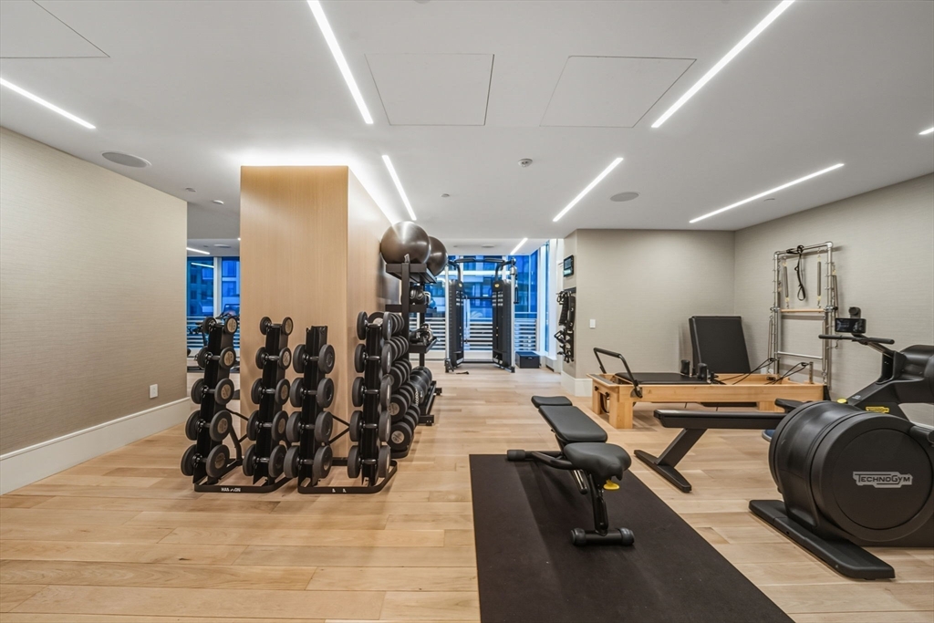 Boston, Massachusetts 02210, United States, 2 Bedrooms Bedrooms, ,3 BathroomsBathrooms,Residential,Active,249978