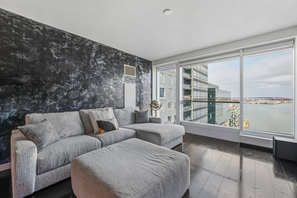 Boston, Massachusetts 02210, United States, 2 Bedrooms Bedrooms, ,3 BathroomsBathrooms,Residential,Active,249978